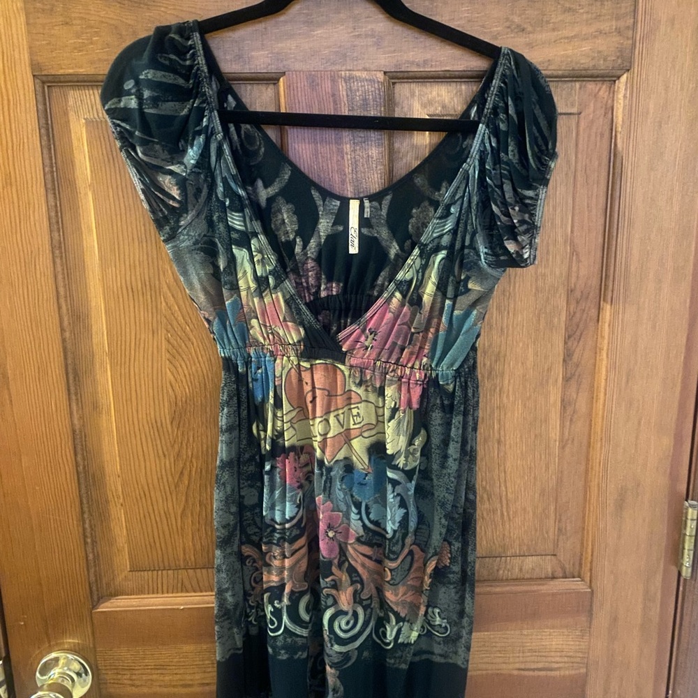 Size M dress or swimsuit coverup, cut low in the front - Picture 2 of 3